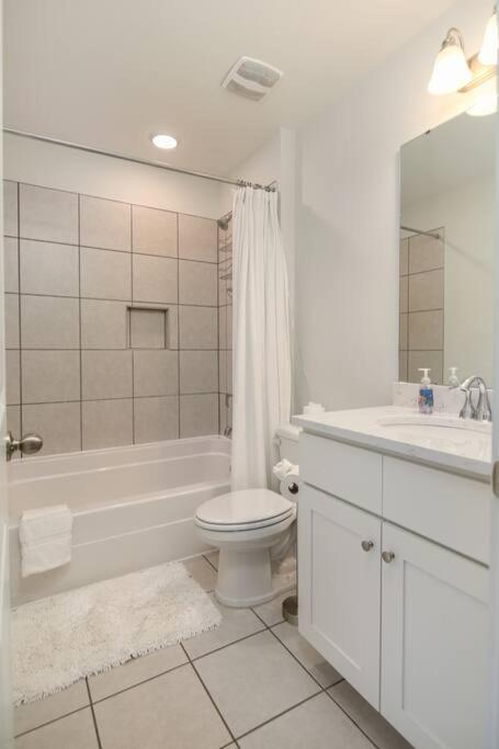 הוילה Spacious Charleston - 6 Mins To Beach & Downtown מראה חיצוני תמונה